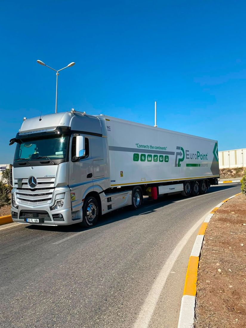 EuroPoint karayolu taşımacılığı — Mercedes-Benz Actros ve markalı dorse