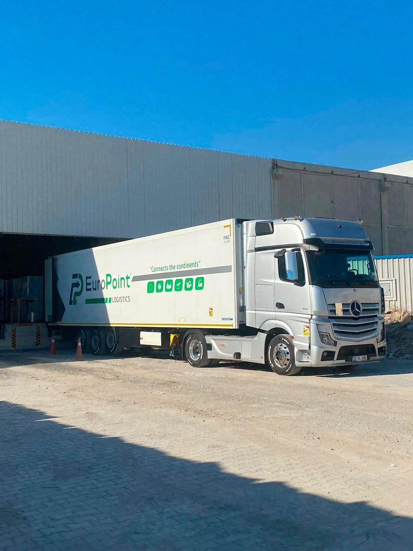 EuroPoint parsiyel yük — depo rampasında yükleme