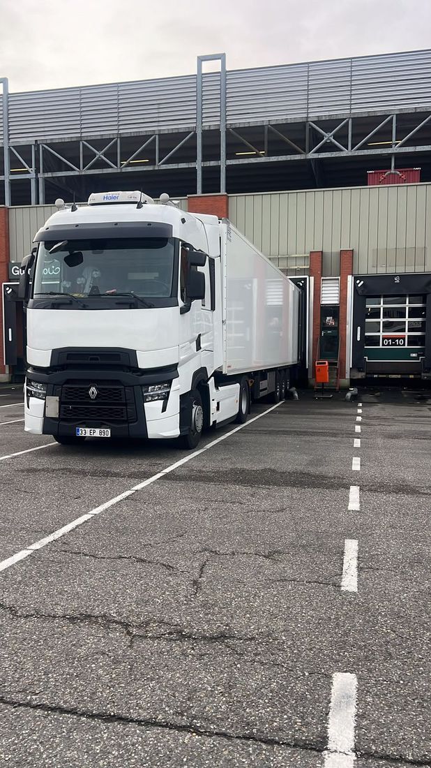 EuroPoint parsiyel yük taşımacılığı — Avrupa deposunda boşaltma
